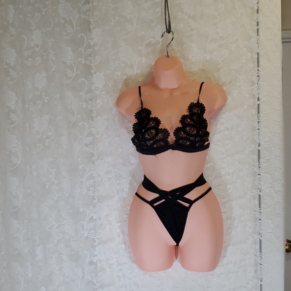 Panty Bra Set - Picture 2 of 3